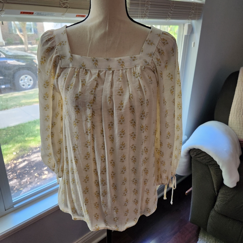 Adorable floral Top
